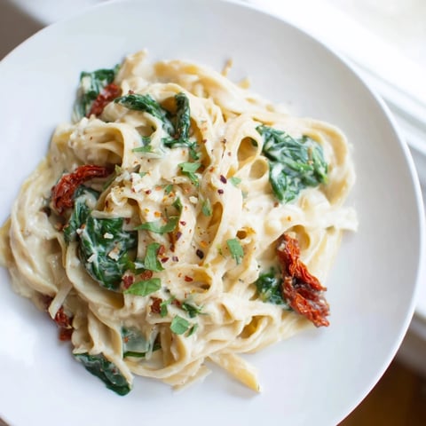 Creamy Tuscan Garlic Herb Pasta: A visually appealing bowl filled with luscious pasta and creamy sauce.